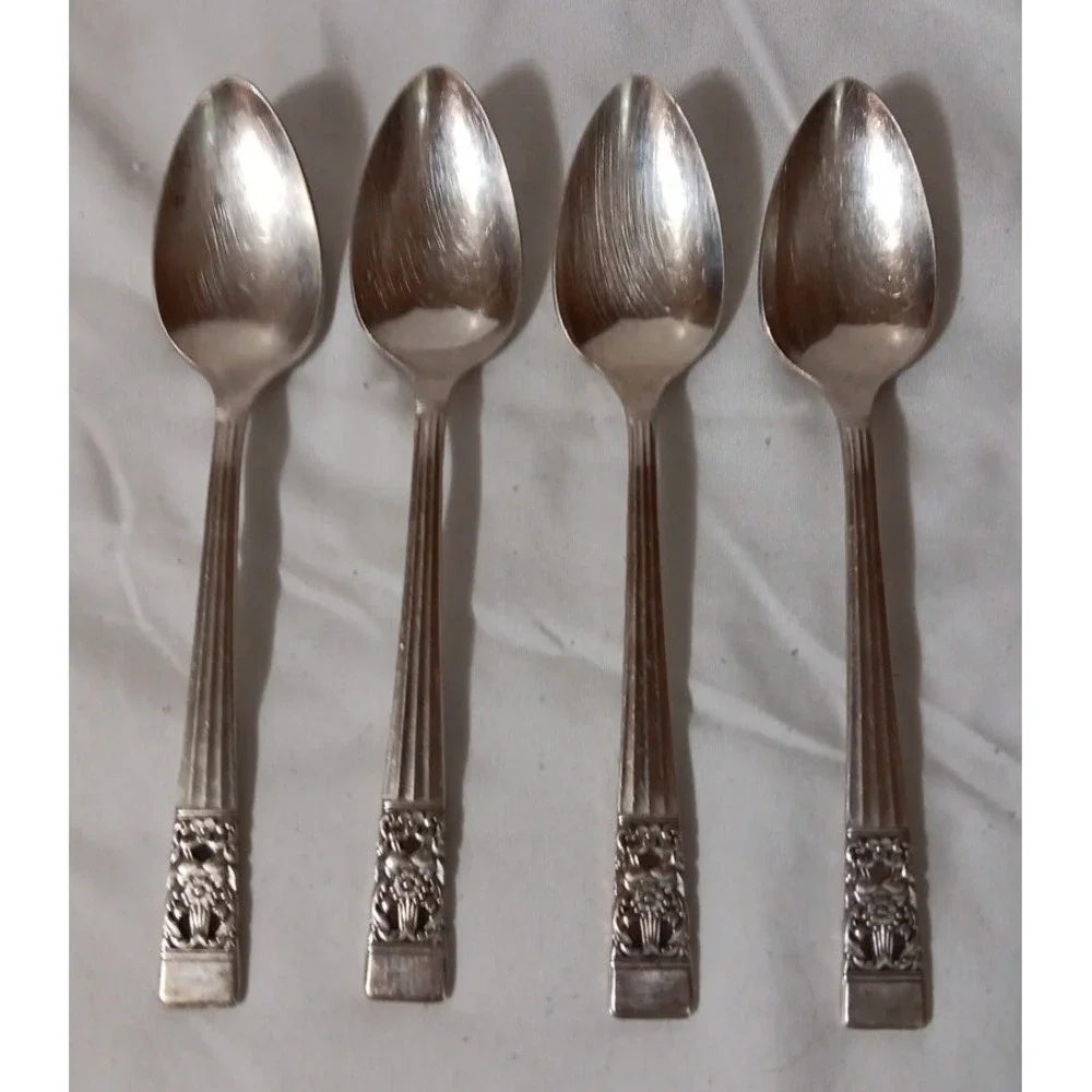 Vintage Oneida Community Dinner Spoons 4 Silver Plate Coronation READ